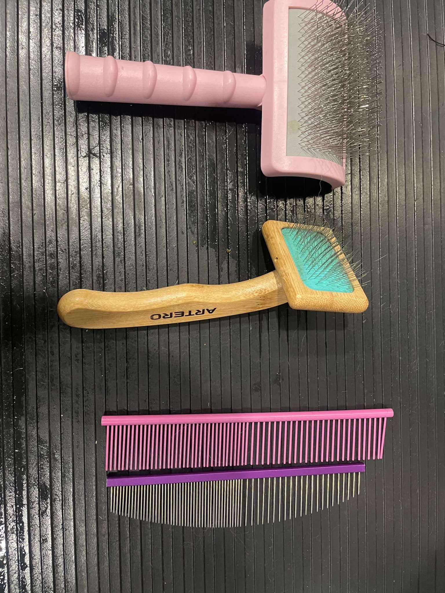 Brosse/peignes, licou, pierre epilations
